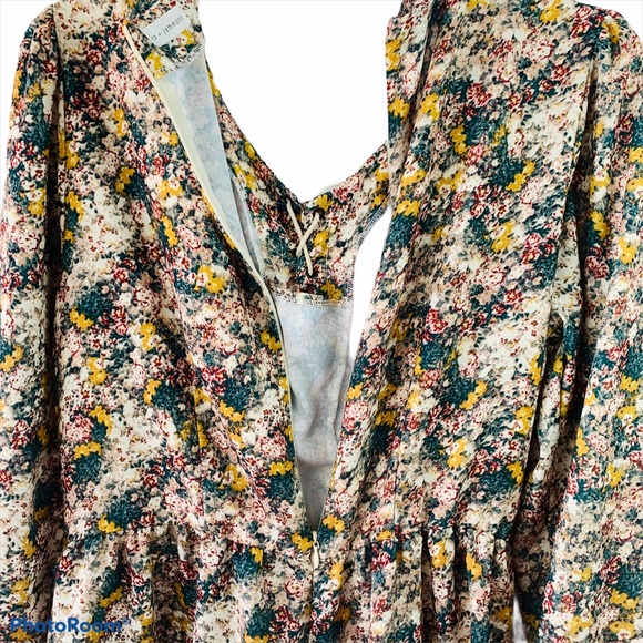 Coco + Jameson Boho Lace Up Floral Bell Sleeves Romper - Picture 10 of 12